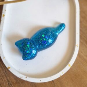 Petit chat déco pour frigo - bleu paillette